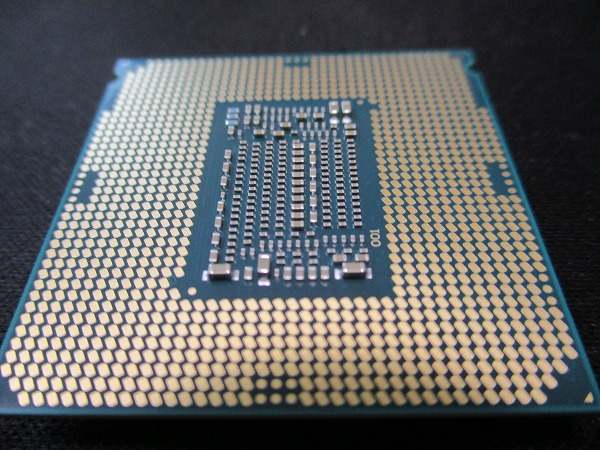 Intel Core i5-8600K　裏